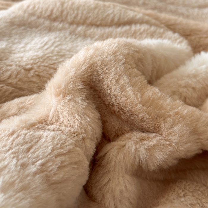 91家纺网 家纺一手货源 找家纺 绘萱家居 2025新款亲肤舒适双拼边雕花兔毛绒四件套-爱丁堡 爱丁堡-卡其