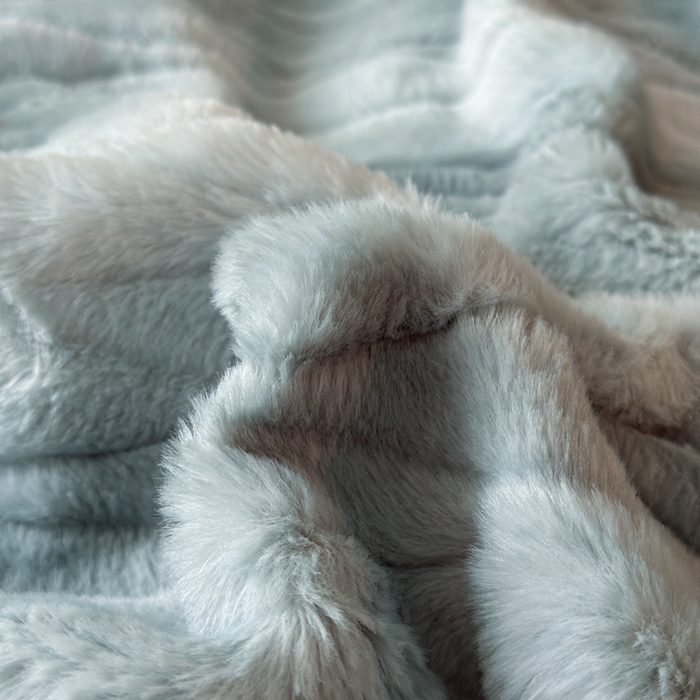 91家纺网 家纺一手货源 找家纺 绘萱家居 2025新款亲肤舒适双拼边雕花兔毛绒四件套-爱丁堡 爱丁堡-蓝