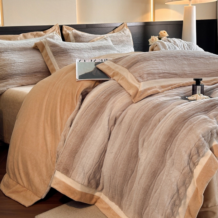 91家纺网 家纺一手货源 找家纺 绘萱家居 2025新款亲肤舒适双拼边雕花兔毛绒四件套-爱丁堡 爱丁堡-灰咖