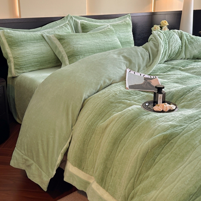 91家纺网 家纺一手货源 找家纺 绘萱家居 2025新款亲肤舒适双拼边雕花兔毛绒四件套-爱丁堡 爱丁堡-绿