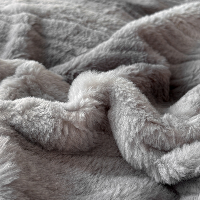 91家纺网 家纺一手货源 找家纺 绘萱家居 2025新款亲肤舒适双拼边雕花兔毛绒四件套-爱丁堡 爱丁堡-灰