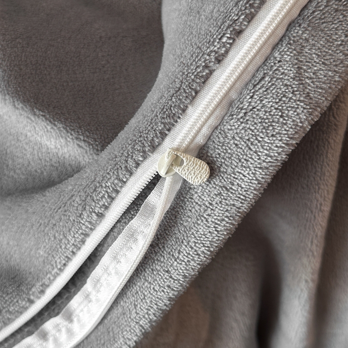 91家纺网 家纺一手货源 找家纺 绘萱家居 2025新款亲肤舒适双拼边雕花兔毛绒四件套-爱丁堡 爱丁堡-灰