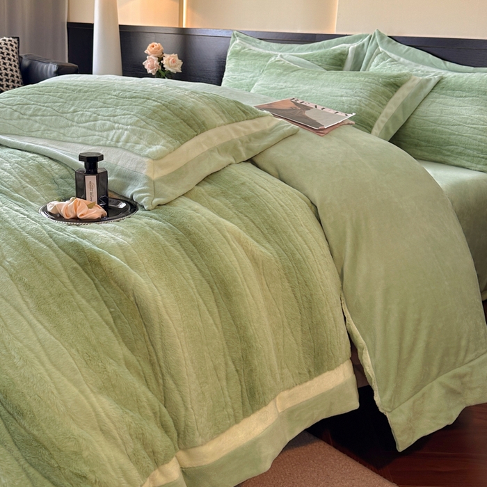 91家纺网 家纺一手货源 找家纺 绘萱家居 2025新款亲肤舒适双拼边雕花兔毛绒四件套-爱丁堡 爱丁堡-绿