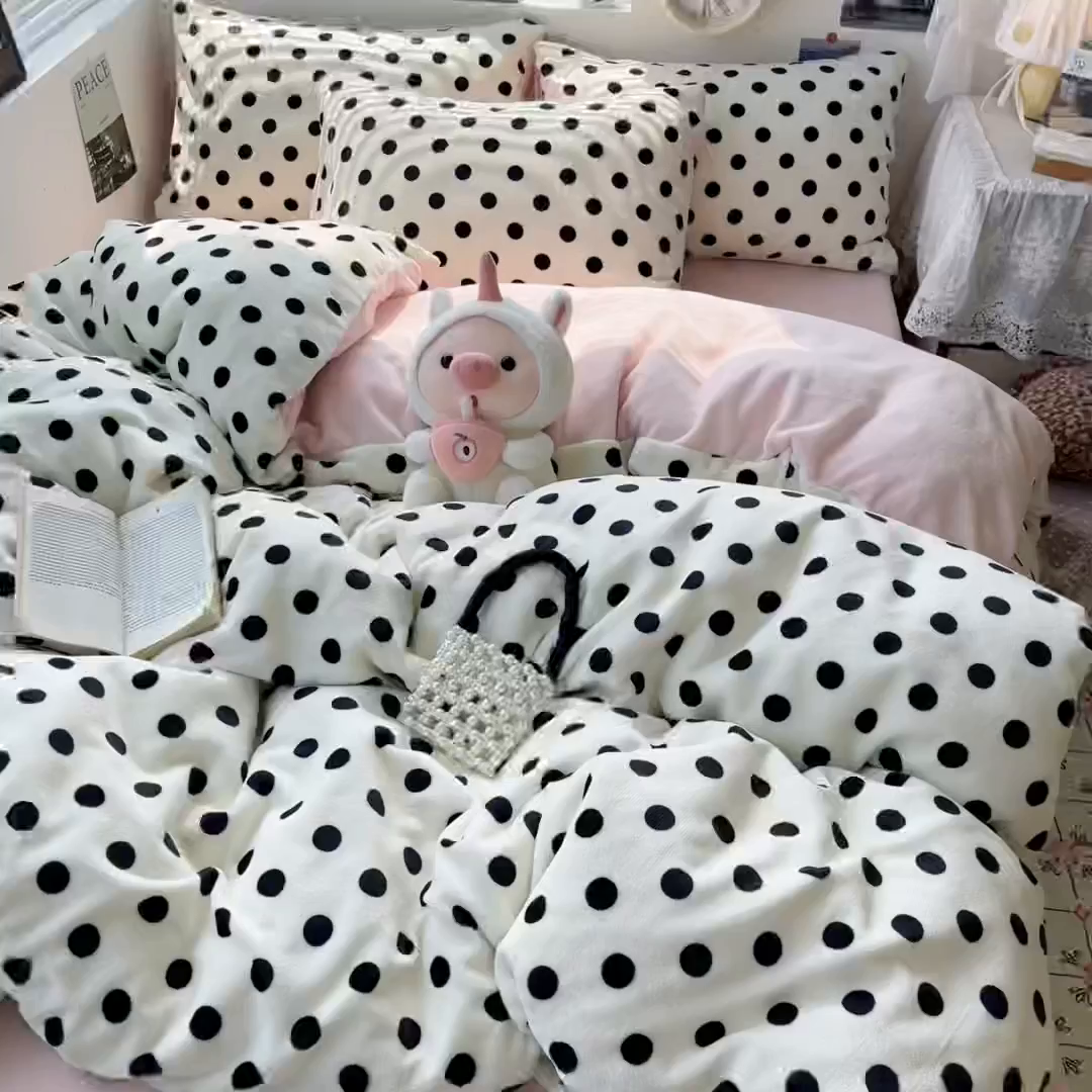 91家纺网 家纺一手货源 找家纺 优承佳生活馆 2025新款加厚亲肤保暖可爱清新系列牛奶绒四件套单被套系列（有买家秀） 点点圆圆