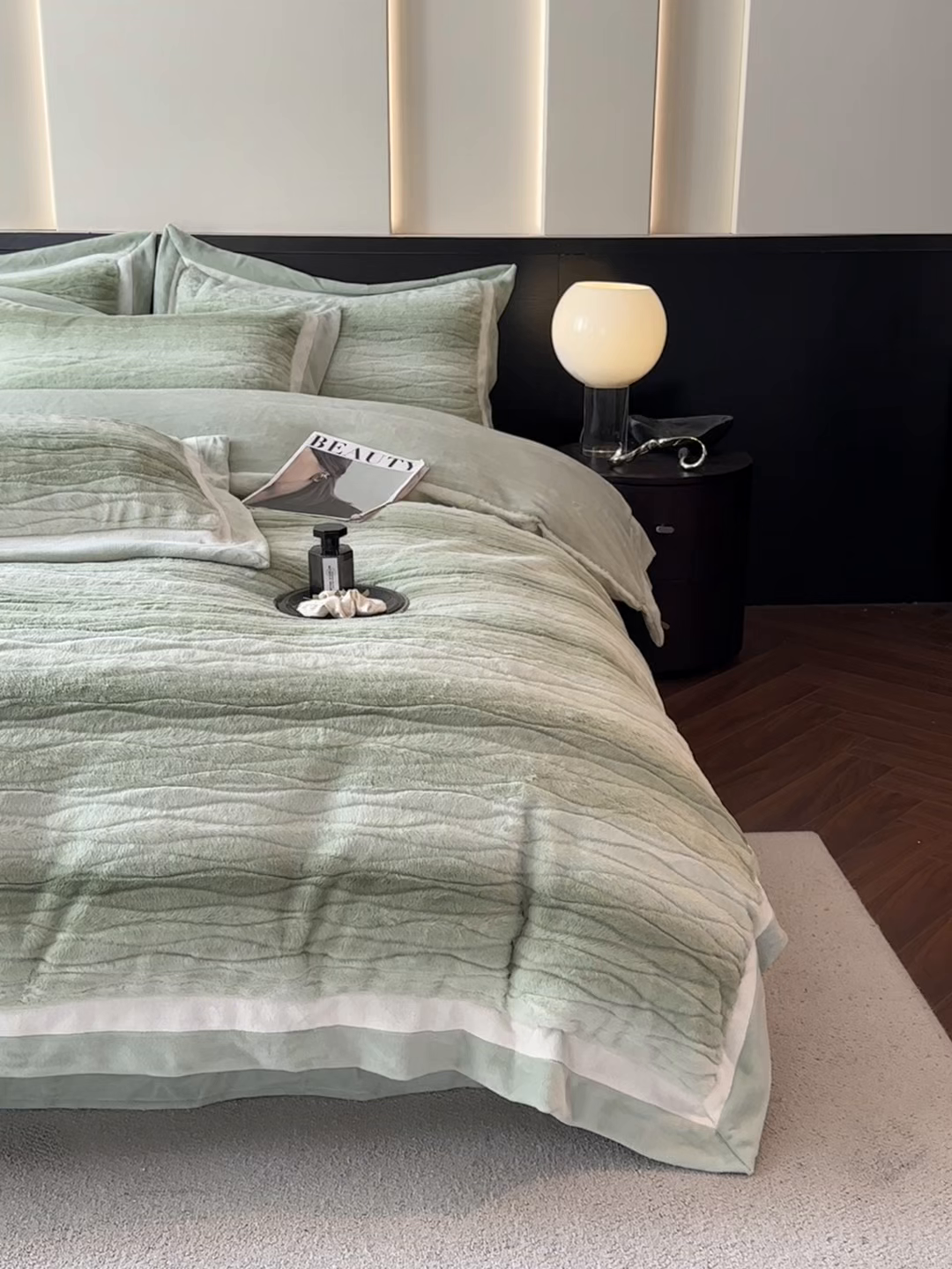 91家纺网 家纺一手货源 找家纺 绘萱家居 2025新款亲肤舒适双拼边雕花兔毛绒四件套-爱丁堡 爱丁堡-绿