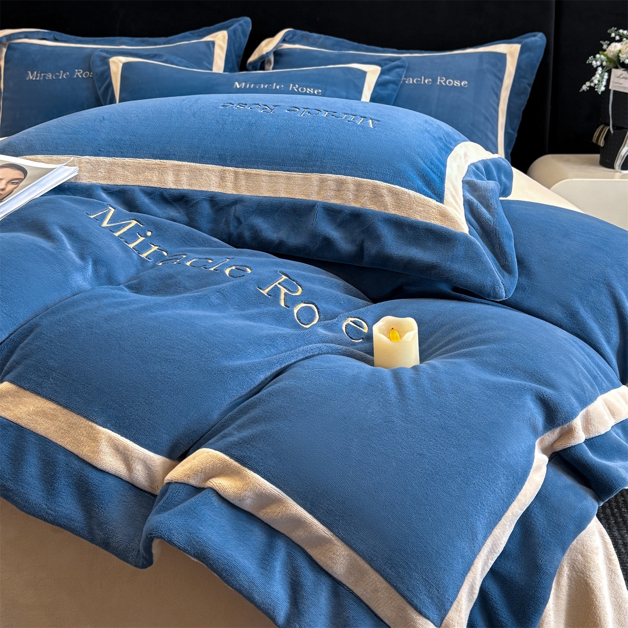 91家纺网 家纺一手货源 找家纺 笙意家纺 2025新款A类加厚牛奶绒轻奢宽边四件套-威登 威登-宾利蓝+香槟