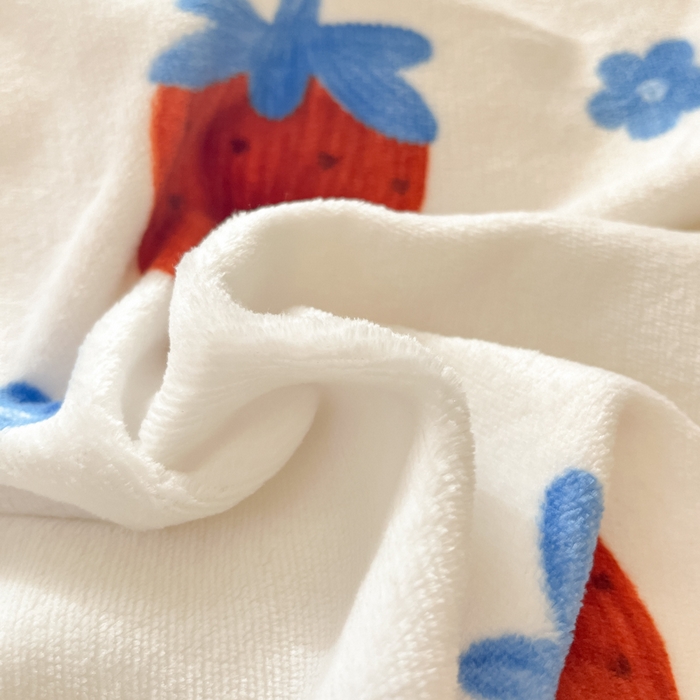 91家纺网 家纺一手货源 找家纺 席佬大 2025新款高克重印花牛奶绒系列四件套 草莓兔