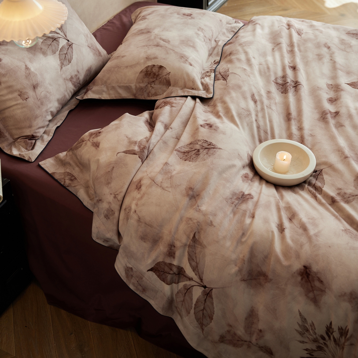 91家纺网 家纺一手货源 找家纺 简纯主义 2025新款全棉磨毛一叶知秋系列四件套（控价：239/299/319） 一叶知秋-红