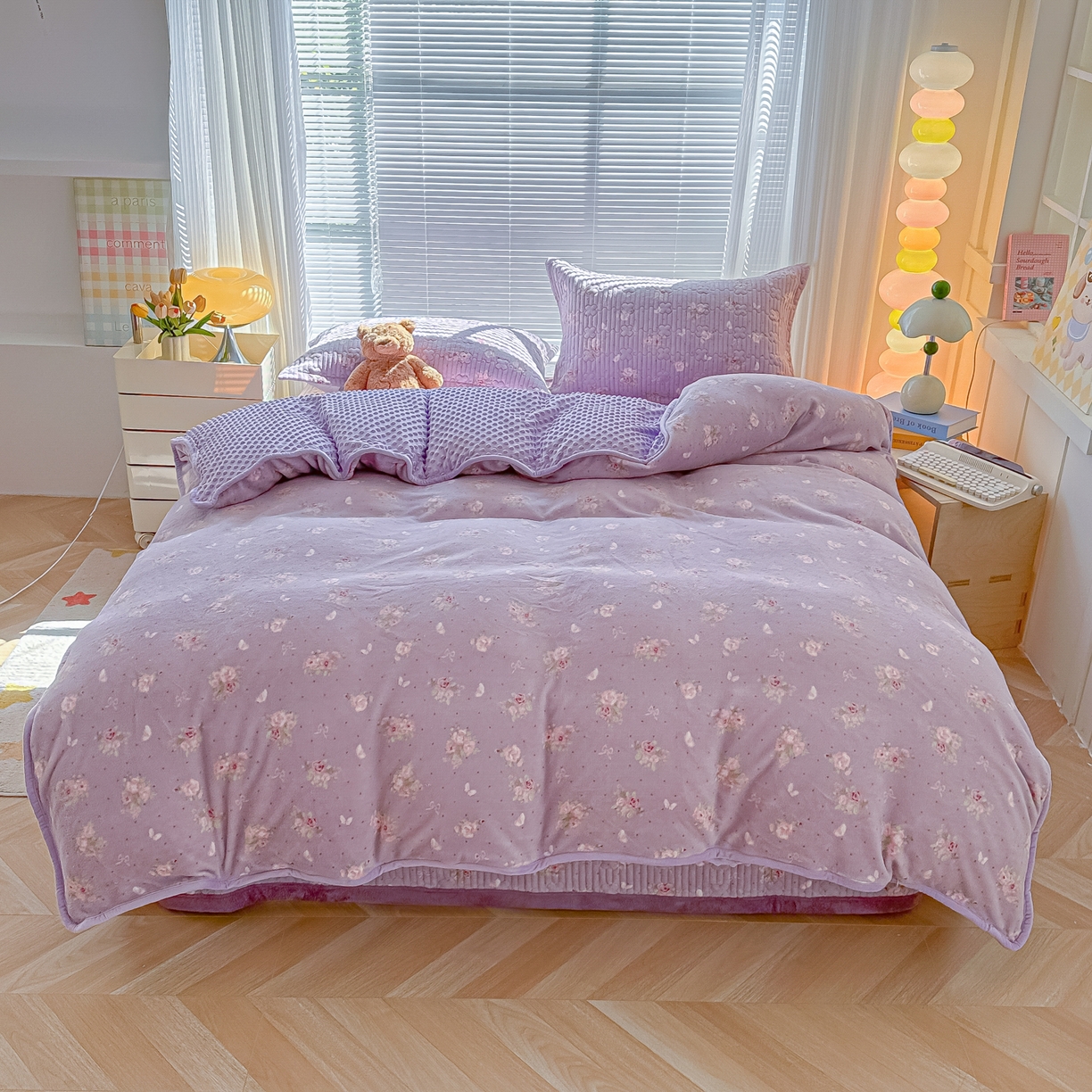 91家纺网 家纺一手货源 找家纺 慕晨 2025新款高克重牛奶绒印花豆豆绒夹棉床盖三件被套四件套 紫韵