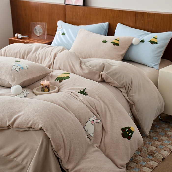 91家纺网 家纺一手货源 找家纺 （总）瑞雪家居 2025新款全消光毛巾绣艾尼绒系列四件套-艾尼兔