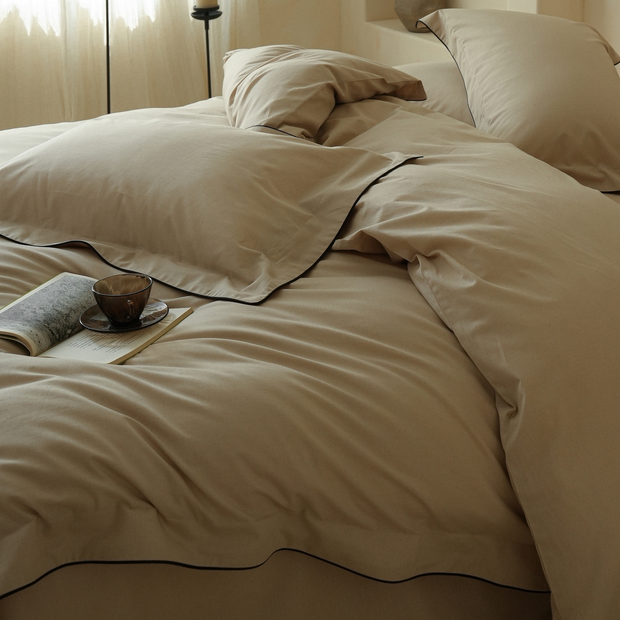 91家纺网 家纺一手货源 找家纺 简纯主义 2025新款棉麻素织雅韵系列四件套 琥珀杏