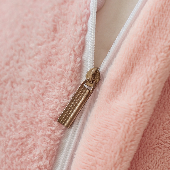 91家纺网 家纺一手货源 找家纺 瑞雪家居 2025新款全消光毛巾绣艾尼绒系列四件套-艾尼兔 艾尼兔-豆蔻粉