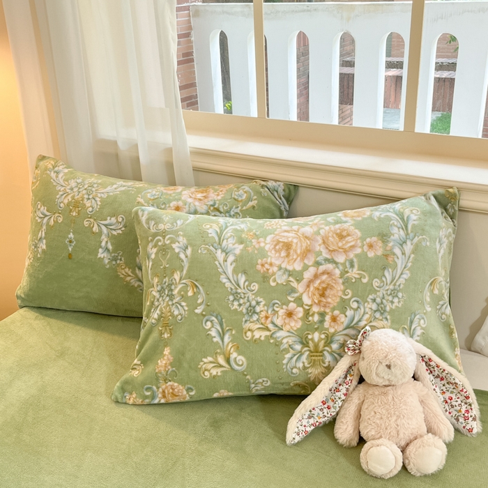 91家纺网 家纺一手货源 找家纺 席佬大 2025新款高克重印花牛奶绒系列四件套 国色芳华-绿