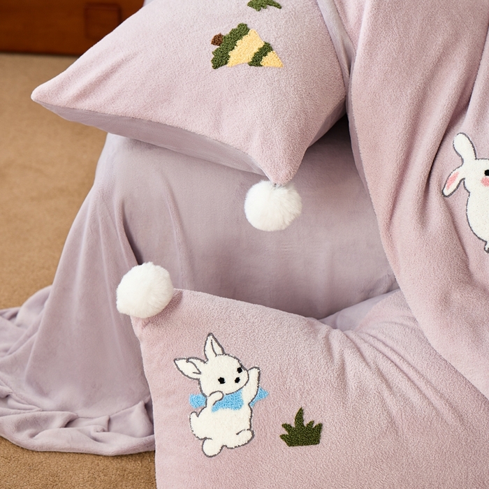 91家纺网 家纺一手货源 找家纺 瑞雪家居 2025新款全消光毛巾绣艾尼绒系列四件套-艾尼兔 艾尼兔-罗兰紫