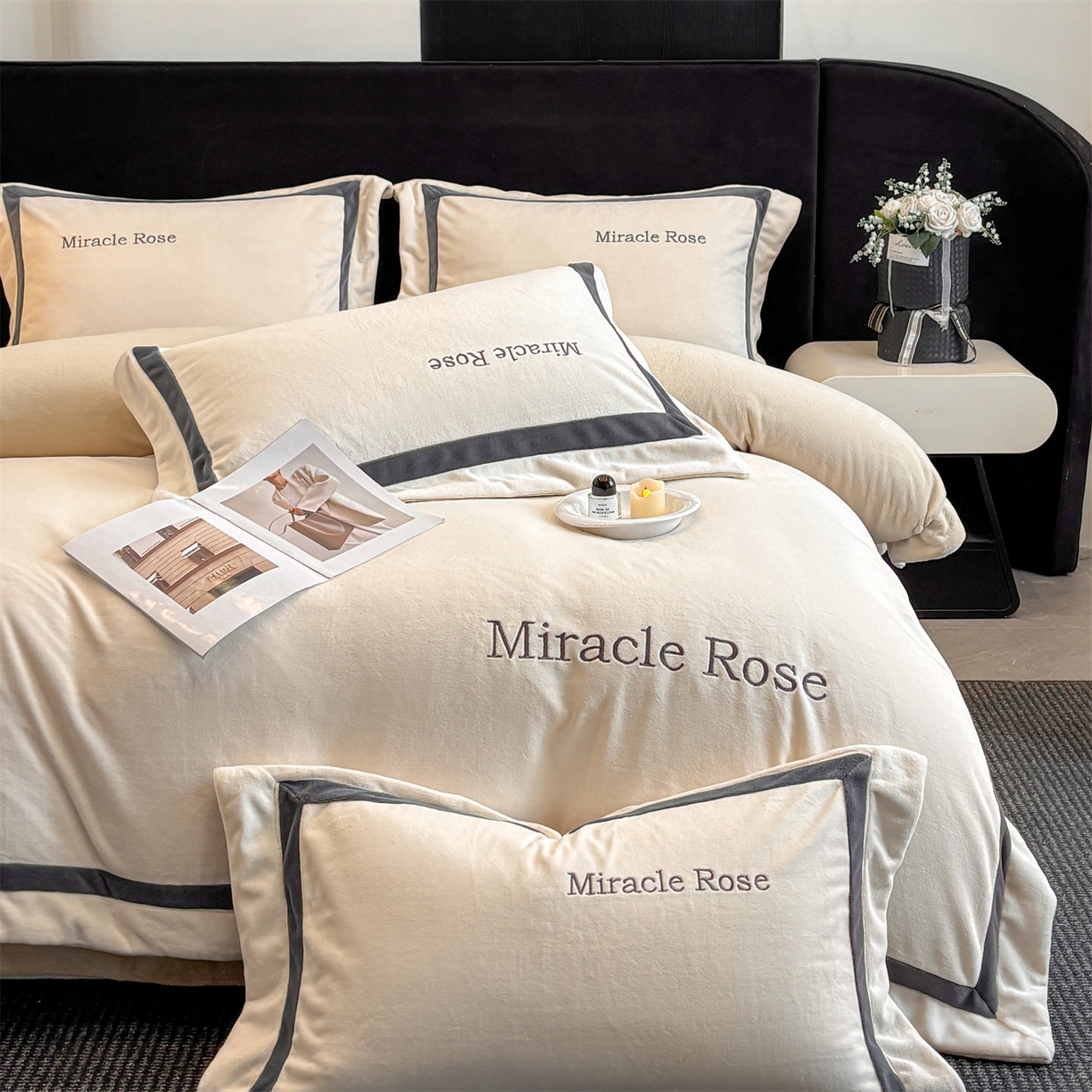 91家纺网 家纺一手货源 找家纺 笙意家纺 2025新款A类加厚牛奶绒轻奢宽边四件套-威登 威登-奶昔白+奶茶