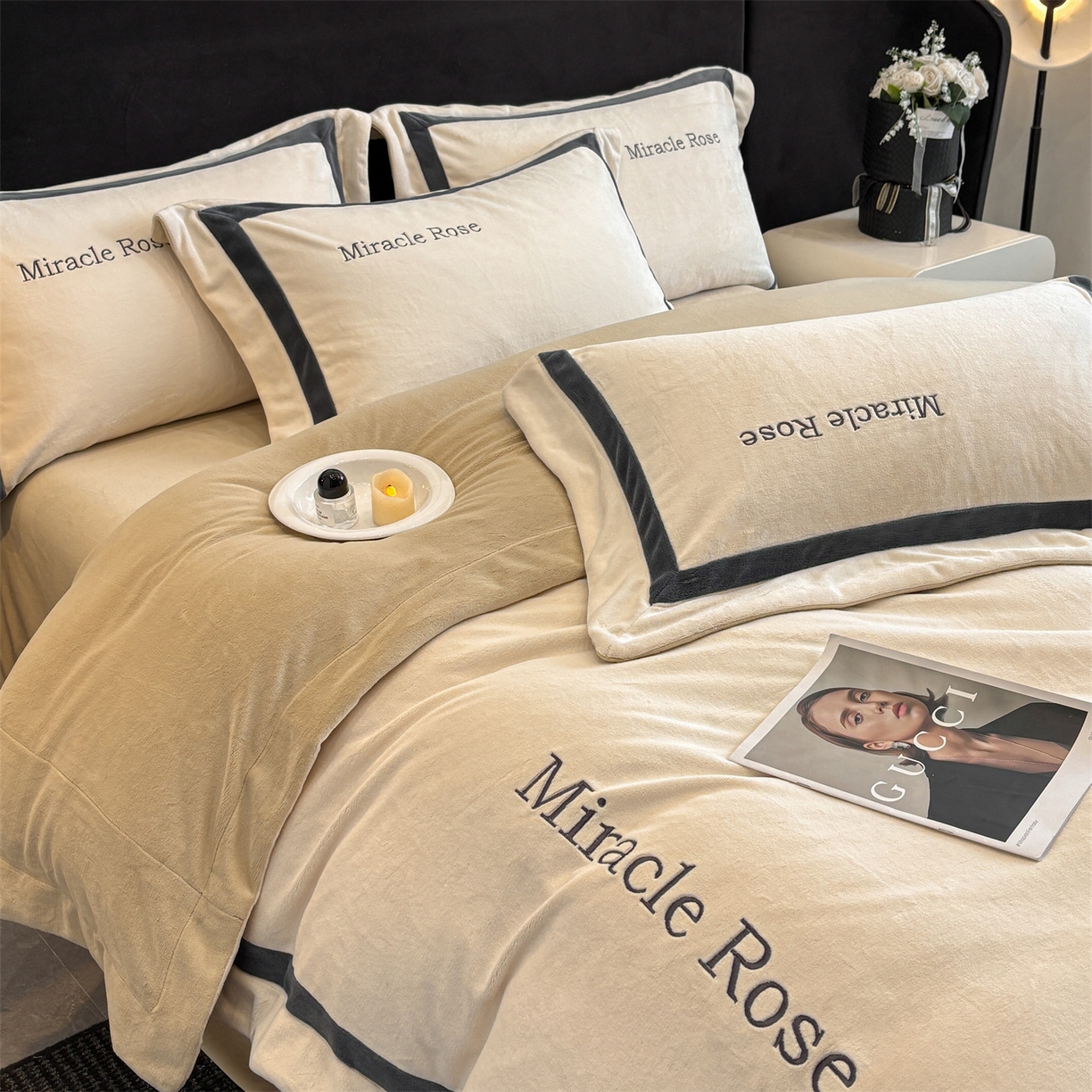 91家纺网 家纺一手货源 找家纺 笙意家纺 2025新款A类加厚牛奶绒轻奢宽边四件套-威登 威登-奶昔白+奶茶