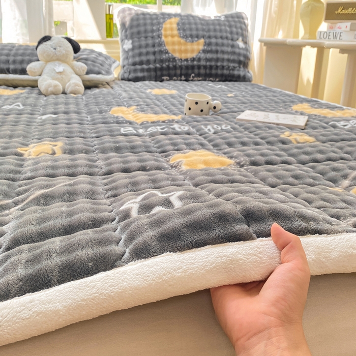 91家纺网 家纺一手货源 找家纺 （总）优品惠 2025新款兔毛绒泡泡牛奶绒床垫子夹棉床褥床盖床单加厚保暖