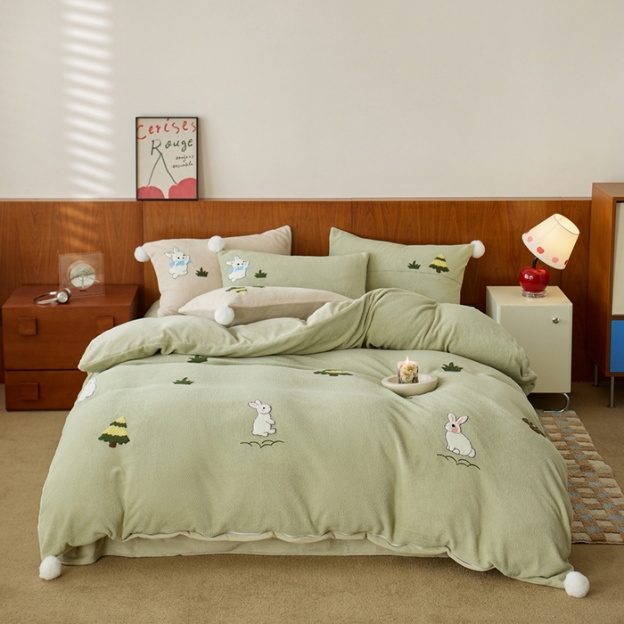 91家纺网 家纺一手货源 找家纺 瑞雪家居 2025新款全消光毛巾绣艾尼绒系列四件套-艾尼兔 艾尼兔-浅绿