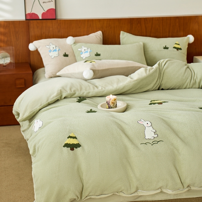 91家纺网 家纺一手货源 找家纺 瑞雪家居 2025新款全消光毛巾绣艾尼绒系列四件套-艾尼兔 艾尼兔-浅绿