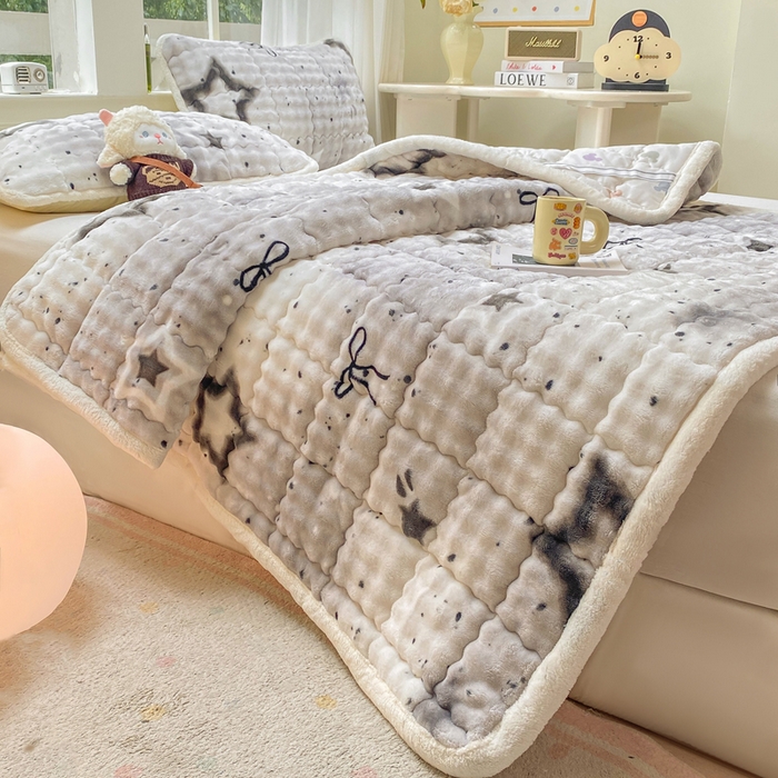 91家纺网 家纺一手货源 找家纺 优品惠 2025新款兔毛绒泡泡牛奶绒床垫子夹棉床褥床盖床单加厚保暖 波点星星