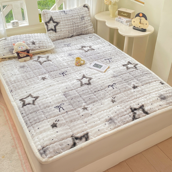 91家纺网 家纺一手货源 找家纺 优品惠 2025新款兔毛绒泡泡牛奶绒床垫子夹棉床褥床盖床单加厚保暖 波点星星