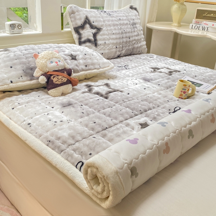 91家纺网 家纺一手货源 找家纺 优品惠 2025新款兔毛绒泡泡牛奶绒床垫子夹棉床褥床盖床单加厚保暖 波点星星