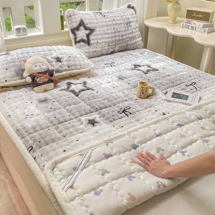 91家纺网 家纺一手货源 找家纺 优品惠 2025新款兔毛绒泡泡牛奶绒床垫子夹棉床褥床盖床单加厚保暖 波点星星