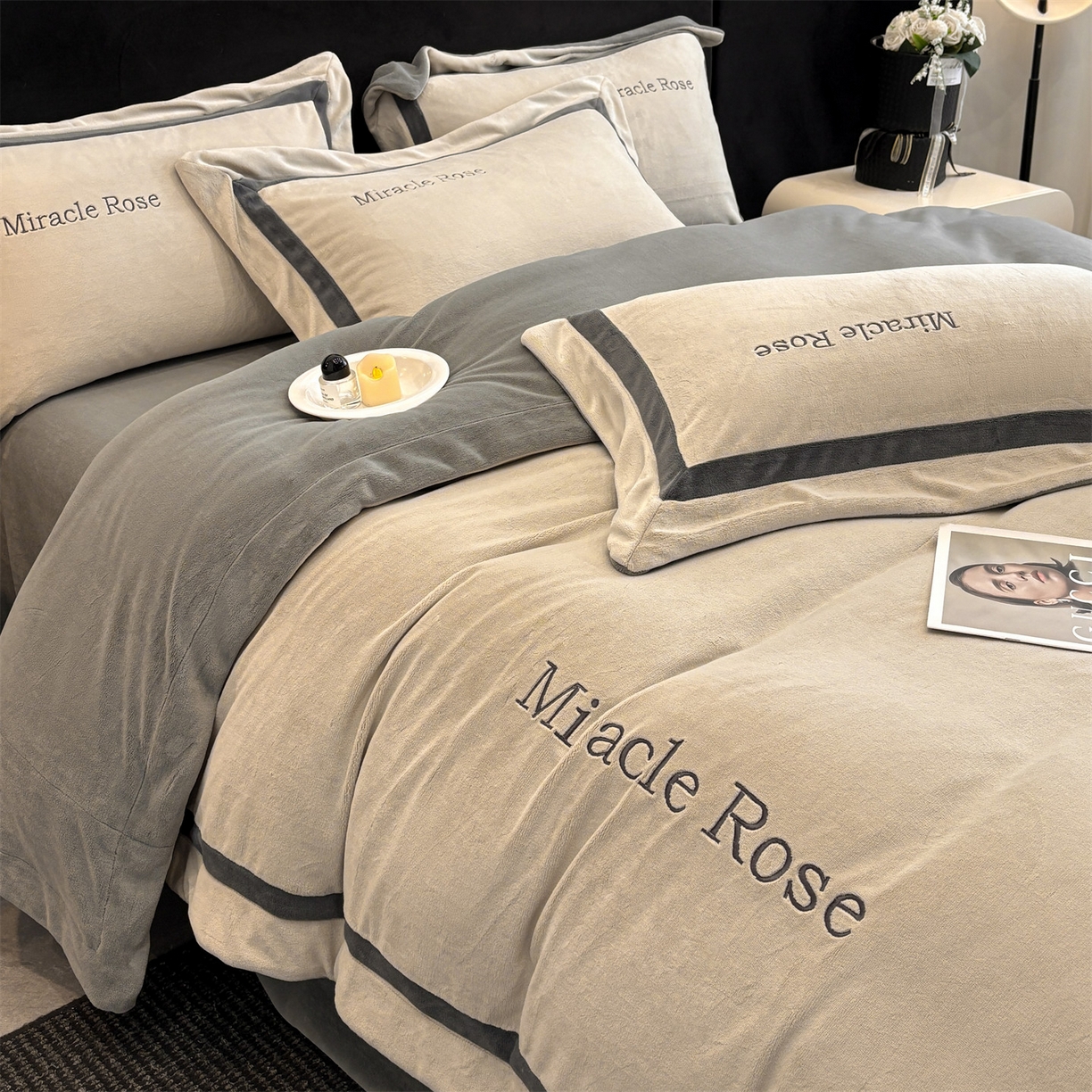 91家纺网 家纺一手货源 找家纺 笙意家纺 2025新款A类加厚牛奶绒轻奢宽边四件套-威登 威登-山灰+中灰