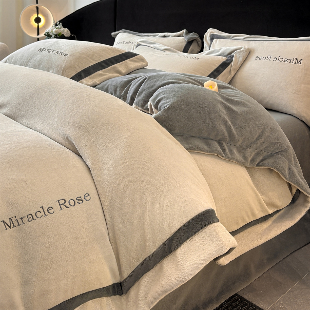 91家纺网 家纺一手货源 找家纺 笙意家纺 2025新款A类加厚牛奶绒轻奢宽边四件套-威登 威登-山灰+中灰