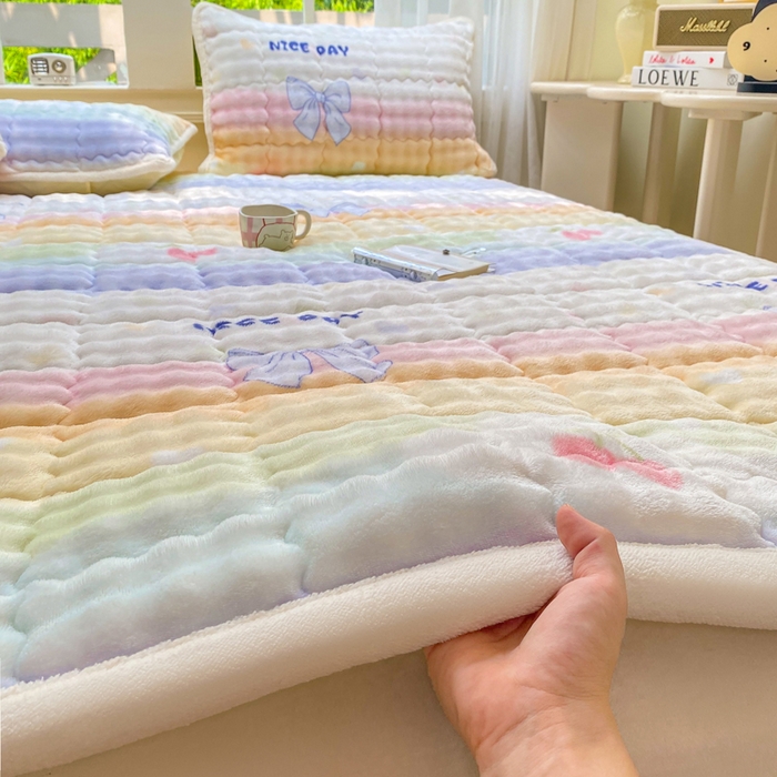 91家纺网 家纺一手货源 找家纺 优品惠 2025新款兔毛绒泡泡牛奶绒床垫子夹棉床褥床盖床单加厚保暖 彩虹心情