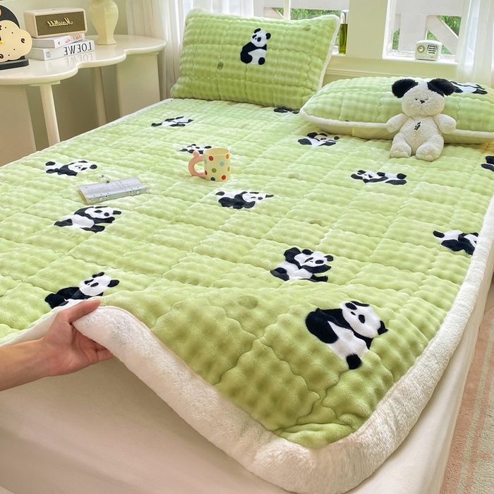 91家纺网 家纺一手货源 找家纺 优品惠 2025新款兔毛绒泡泡牛奶绒床垫子夹棉床褥床盖床单加厚保暖 呆萌熊猫