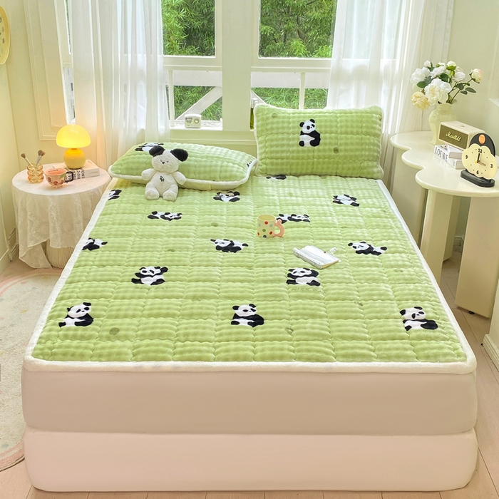 91家纺网 家纺一手货源 找家纺 优品惠 2025新款兔毛绒泡泡牛奶绒床垫子夹棉床褥床盖床单加厚保暖 呆萌熊猫