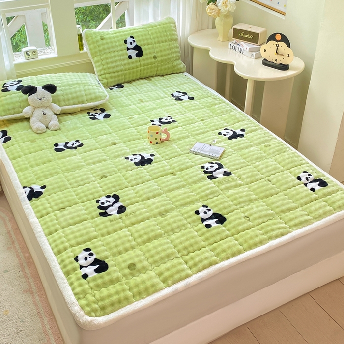 91家纺网 家纺一手货源 找家纺 优品惠 2025新款兔毛绒泡泡牛奶绒床垫子夹棉床褥床盖床单加厚保暖 呆萌熊猫