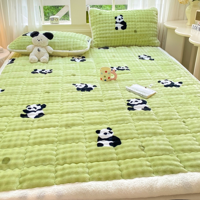 91家纺网 家纺一手货源 找家纺 优品惠 2025新款兔毛绒泡泡牛奶绒床垫子夹棉床褥床盖床单加厚保暖 呆萌熊猫