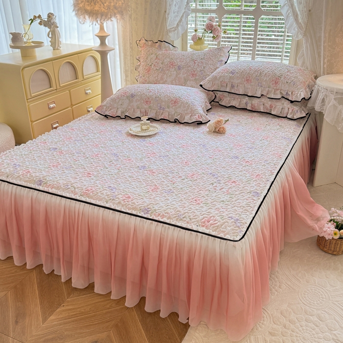 91家纺网 家纺一手货源 找家纺 （总）金盛皇朝家纺 2025新款渐变色床裙系列,粉芍眠青,蝶粉春纱,繁花抱粉,绯花伴蓝,花卧浅绿,绿雾浮花,墨蝶点粉,七彩星月,雾灰细语,侦探腊肠