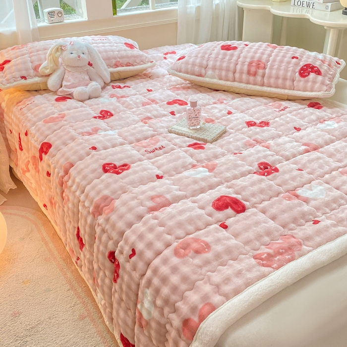 91家纺网 家纺一手货源 找家纺 优品惠 2025新款兔毛绒泡泡牛奶绒床垫子夹棉床褥床盖床单加厚保暖 粉爱心