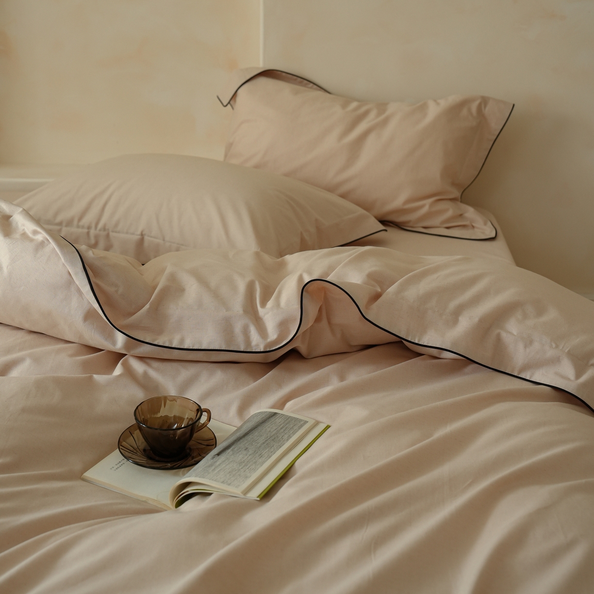 91家纺网 家纺一手货源 找家纺 简纯主义 2025新款棉麻素织雅韵系列四件套 青瓷粉