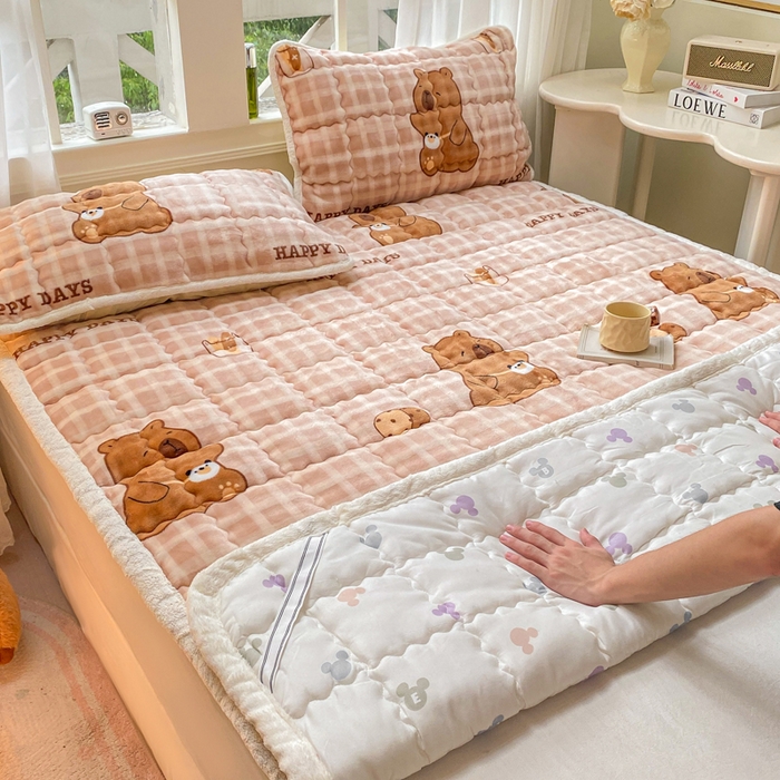 91家纺网 家纺一手货源 找家纺 优品惠 2025新款兔毛绒泡泡牛奶绒床垫子夹棉床褥床盖床单加厚保暖 卡皮巴拉