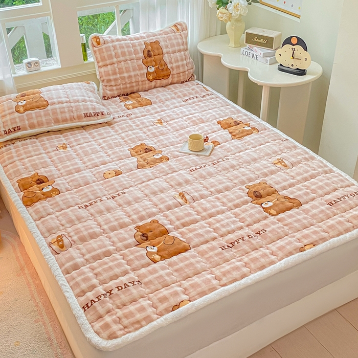 91家纺网 家纺一手货源 找家纺 优品惠 2025新款兔毛绒泡泡牛奶绒床垫子夹棉床褥床盖床单加厚保暖 卡皮巴拉