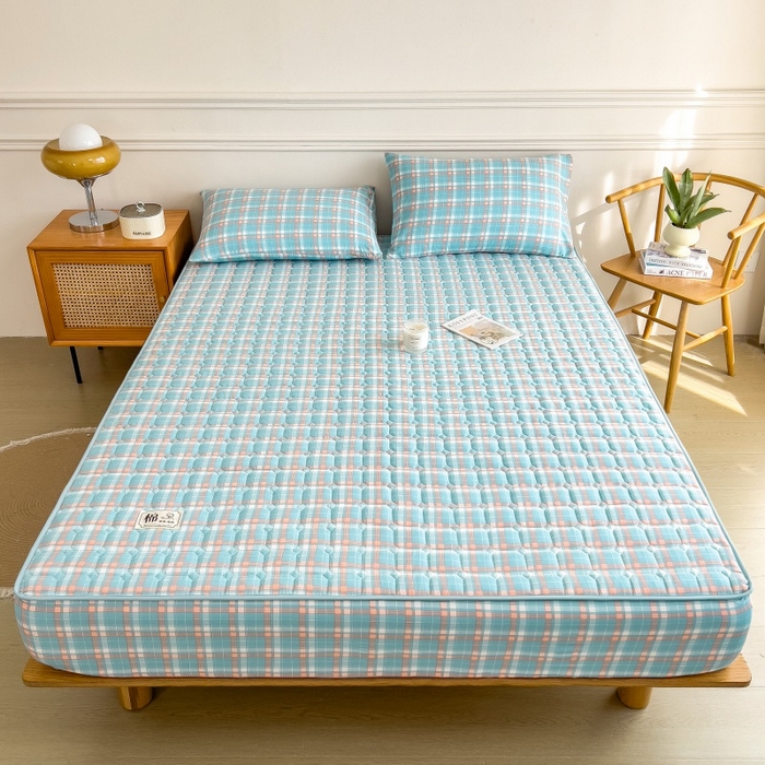 91家纺网 家纺一手货源 找家纺 蕾诺家纺 2025新款色织水洗棉棉花夹棉床笠保护套 青春浅蓝