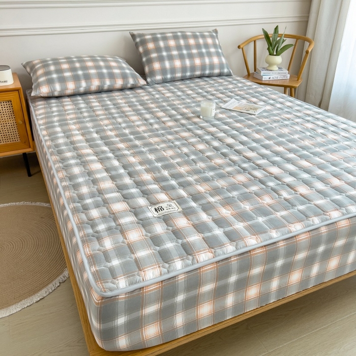 91家纺网 家纺一手货源 找家纺 蕾诺家纺 2025新款色织水洗棉棉花夹棉床笠保护套 三分灰格