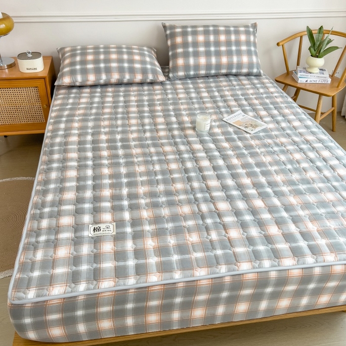 91家纺网 家纺一手货源 找家纺 蕾诺家纺 2025新款色织水洗棉棉花夹棉床笠保护套 三分灰格