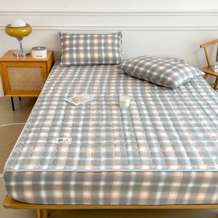 91家纺网 家纺一手货源 找家纺 蕾诺家纺 2025新款色织水洗棉棉花夹棉床笠保护套 三分灰格