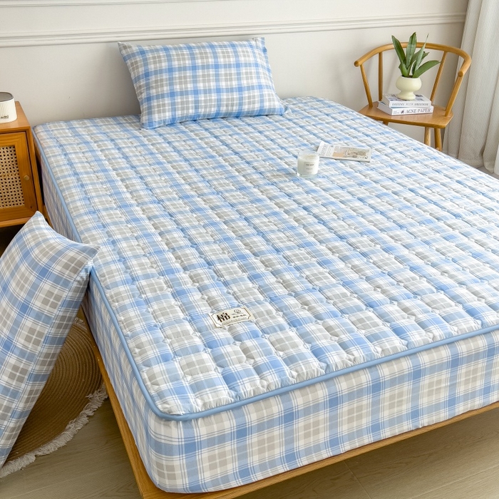 91家纺网 家纺一手货源 找家纺 蕾诺家纺 2025新款色织水洗棉棉花夹棉床笠保护套 心语蓝