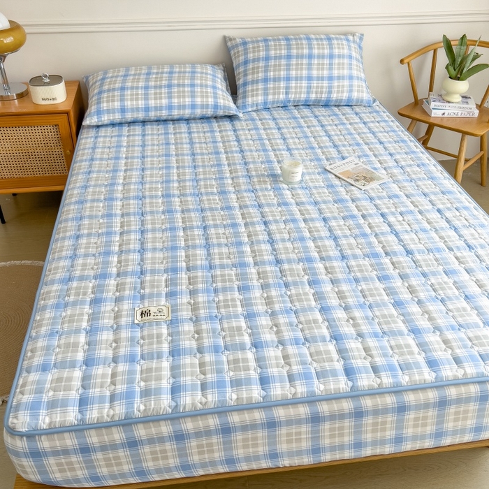 91家纺网 家纺一手货源 找家纺 蕾诺家纺 2025新款色织水洗棉棉花夹棉床笠保护套 心语蓝