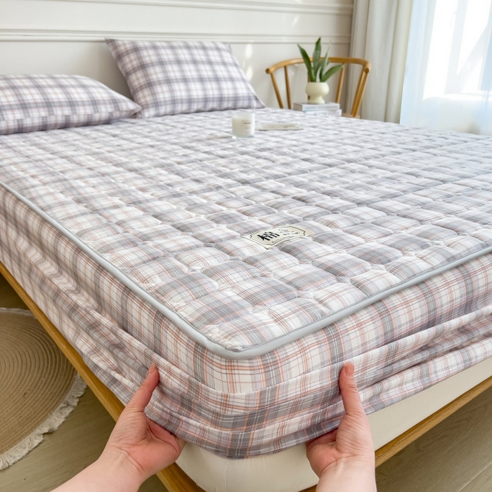 91家纺网 家纺一手货源 找家纺 蕾诺家纺 2025新款色织水洗棉棉花夹棉床笠保护套 烟雨灰