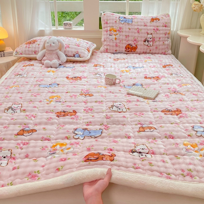 91家纺网 家纺一手货源 找家纺 优品惠 2025新款兔毛绒泡泡牛奶绒床垫子夹棉床褥床盖床单加厚保暖 萌宠粉