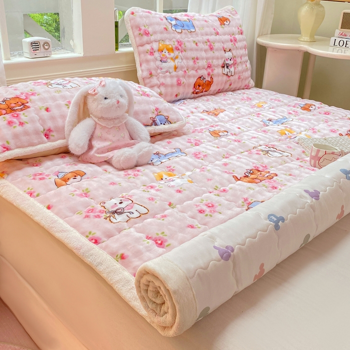 91家纺网 家纺一手货源 找家纺 优品惠 2025新款兔毛绒泡泡牛奶绒床垫子夹棉床褥床盖床单加厚保暖 萌宠粉