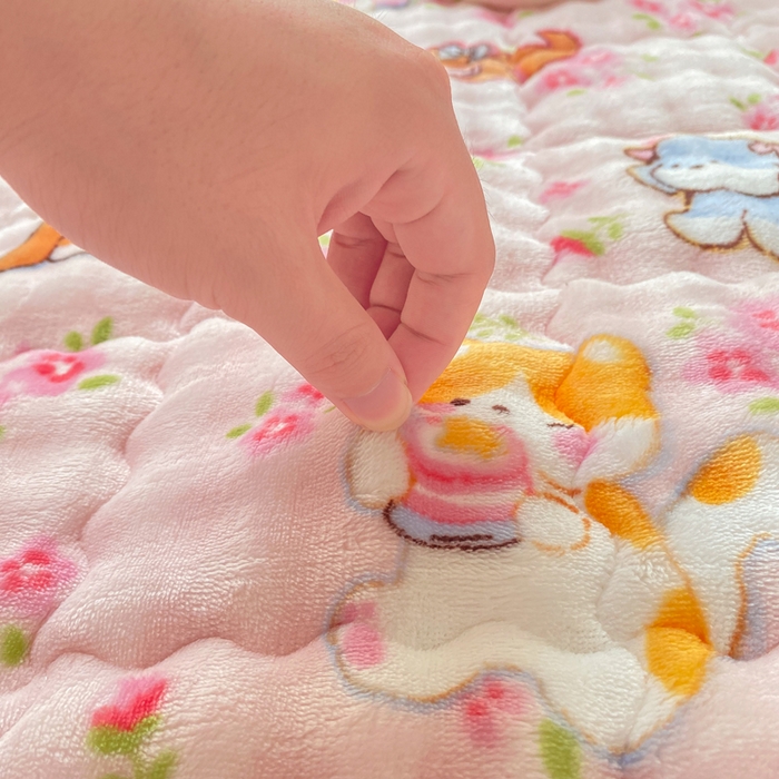 91家纺网 家纺一手货源 找家纺 优品惠 2025新款兔毛绒泡泡牛奶绒床垫子夹棉床褥床盖床单加厚保暖 萌宠粉