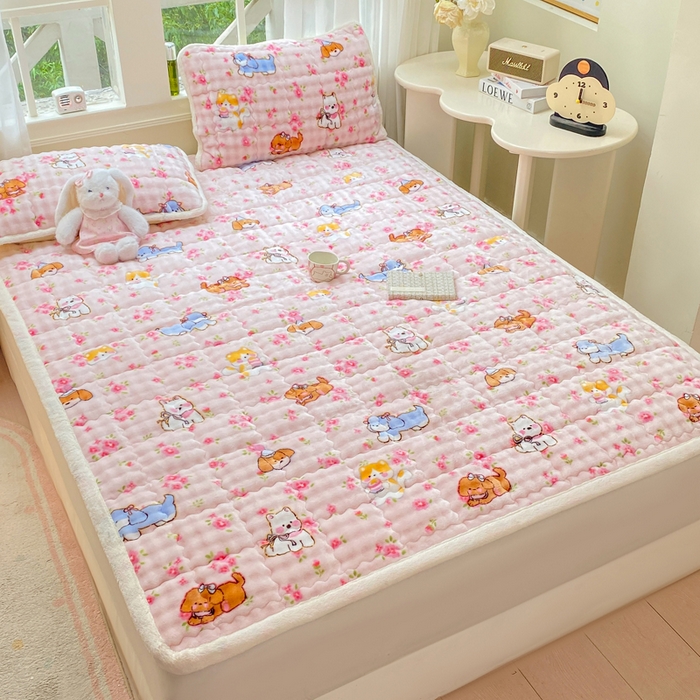 91家纺网 家纺一手货源 找家纺 优品惠 2025新款兔毛绒泡泡牛奶绒床垫子夹棉床褥床盖床单加厚保暖 萌宠粉